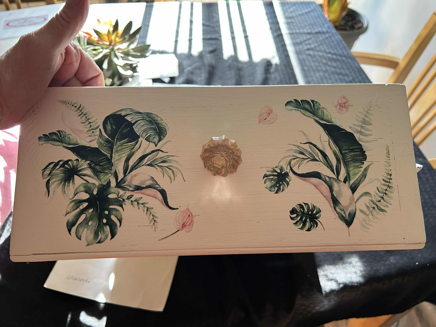 Reversible posing box
