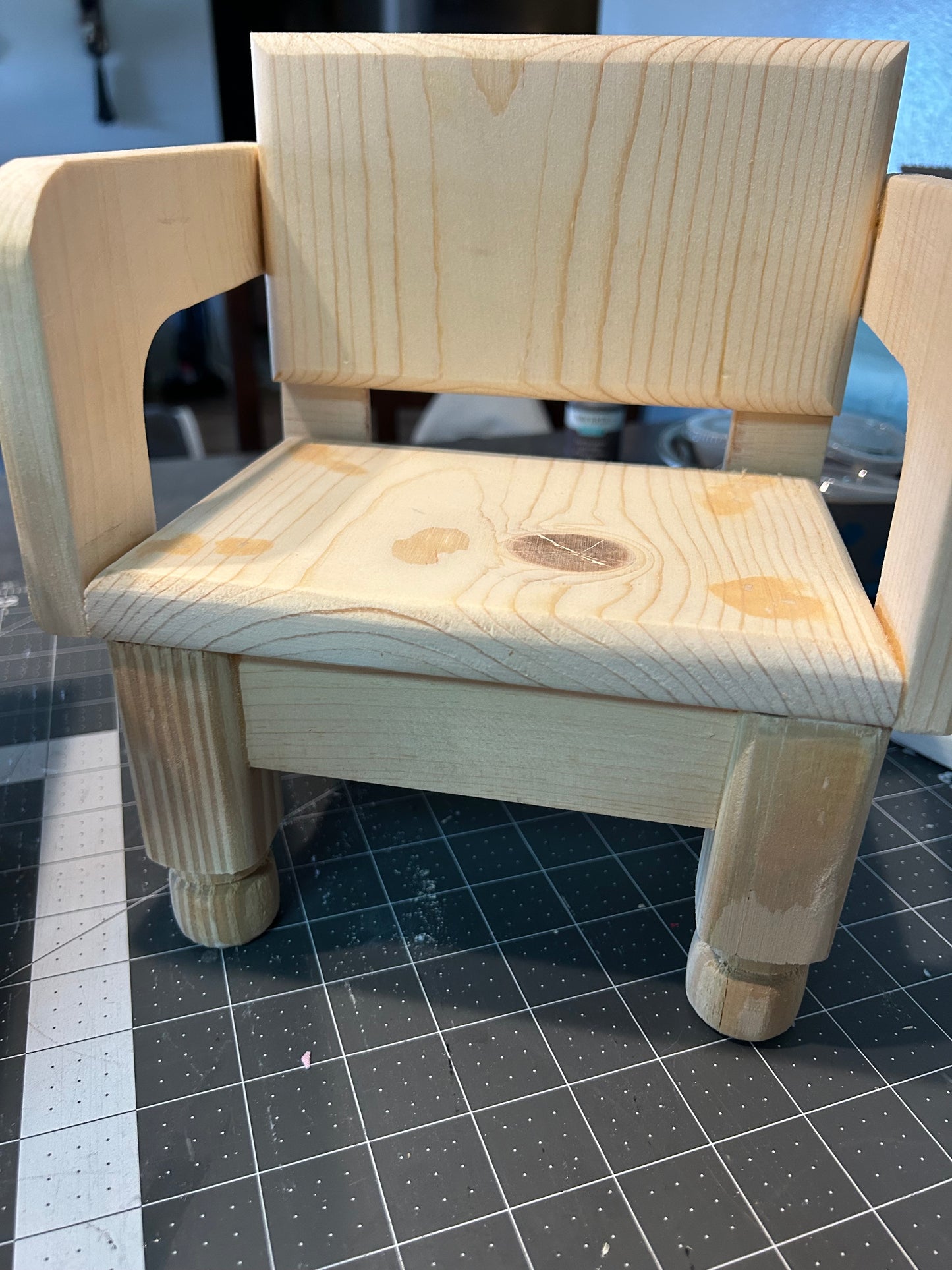 Table and chairs newborn