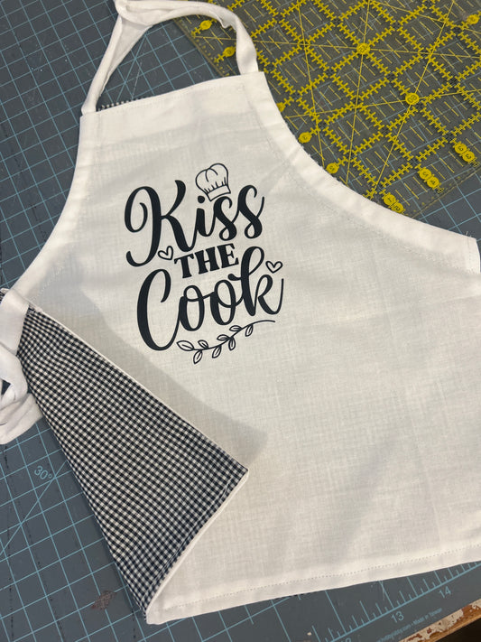 Reversible cook aprons