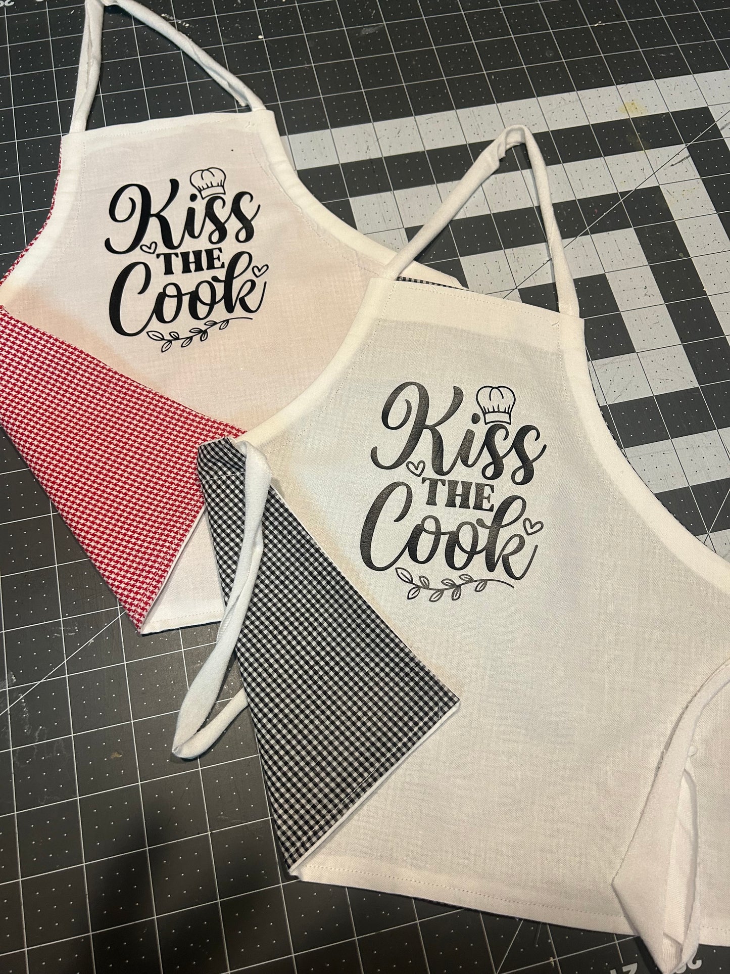 Reversible cook aprons
