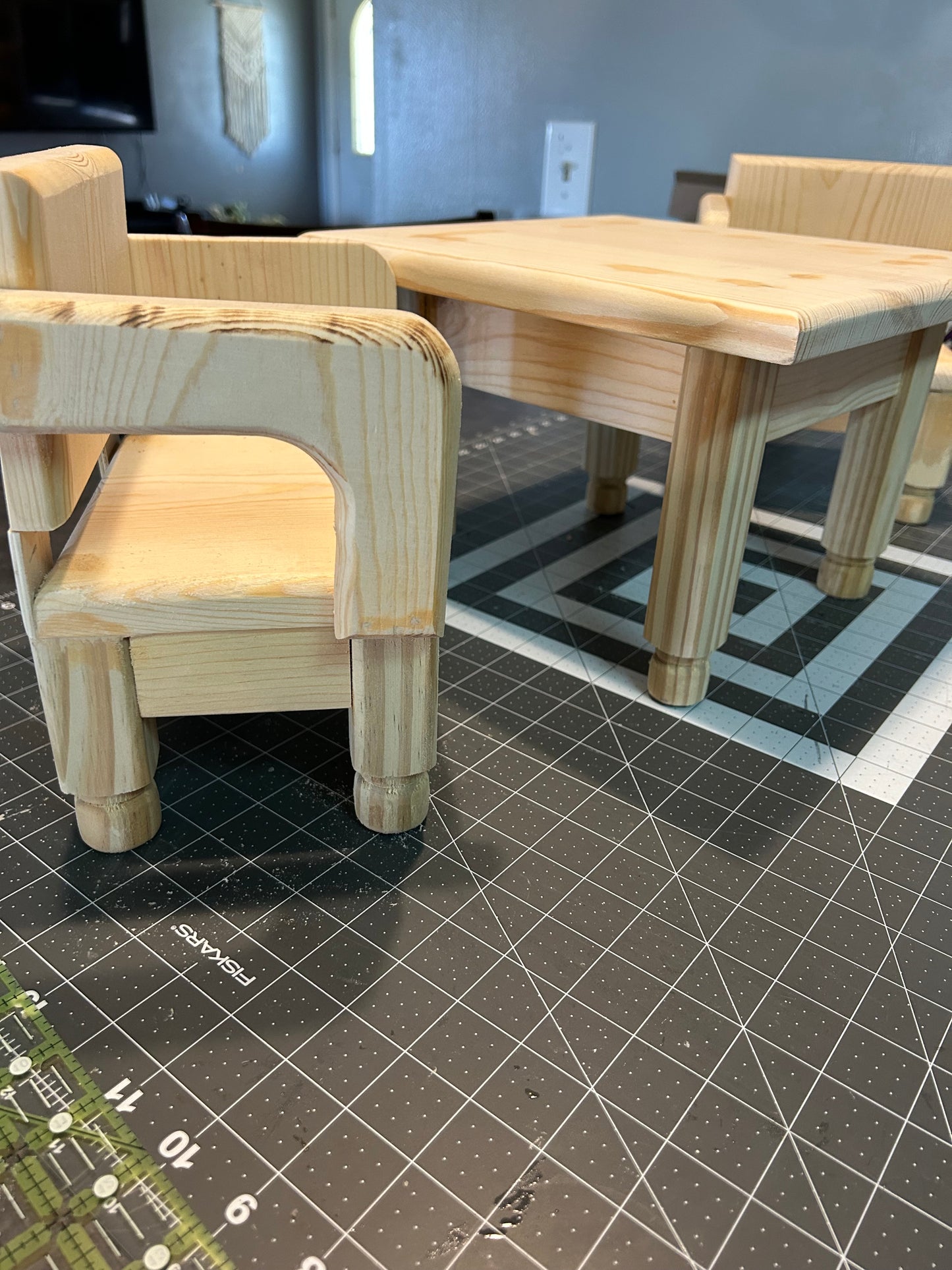 Table and chairs newborn