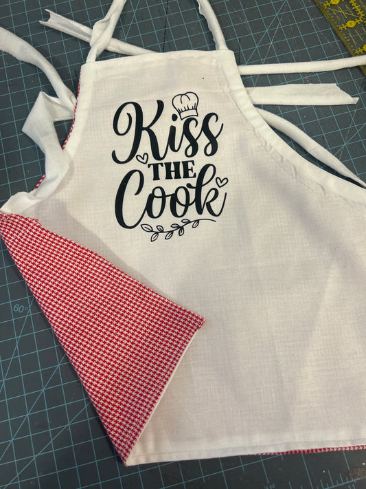 Reversible cook aprons