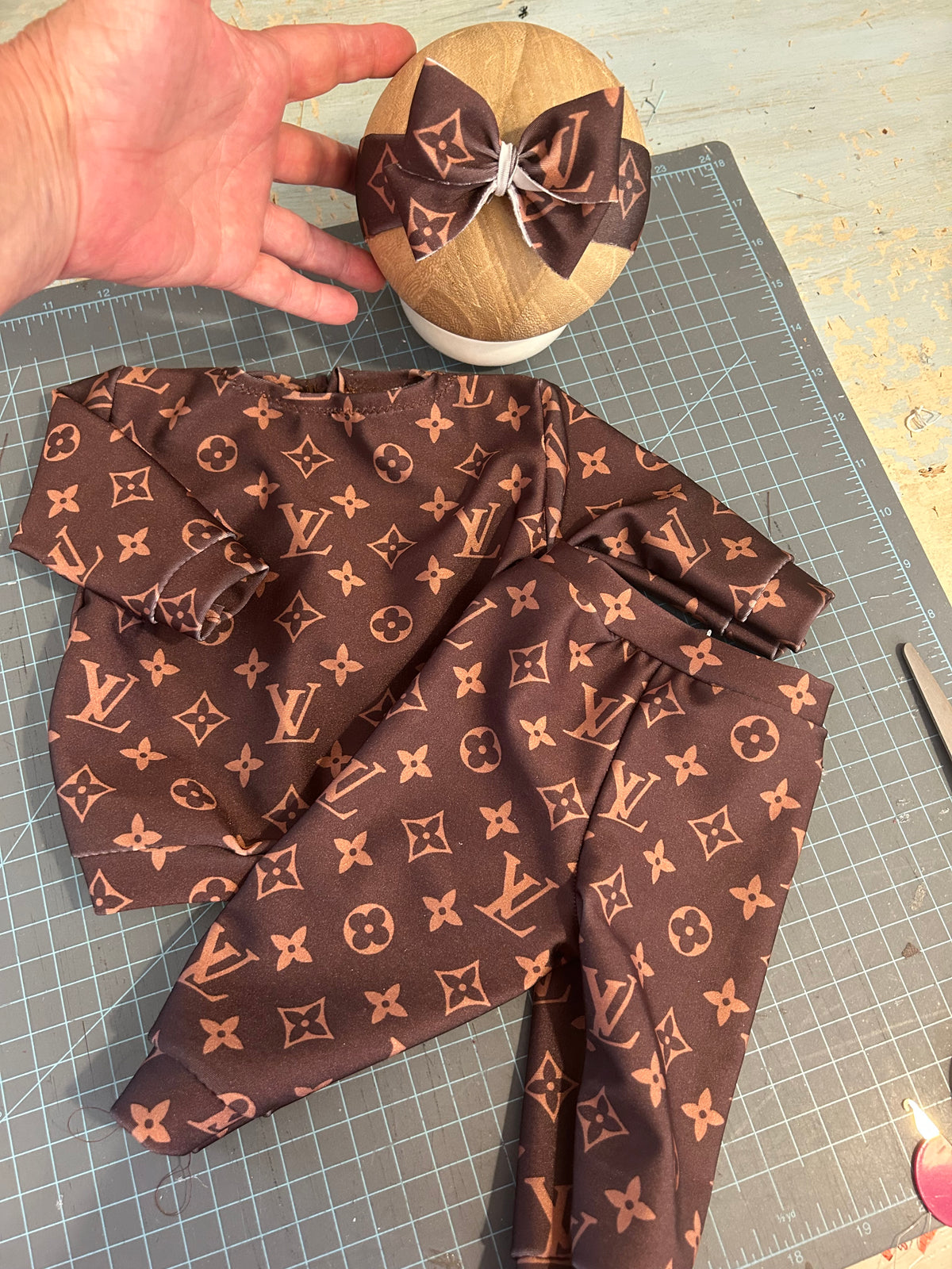 LV jogger brown, Newborn Photo Prop