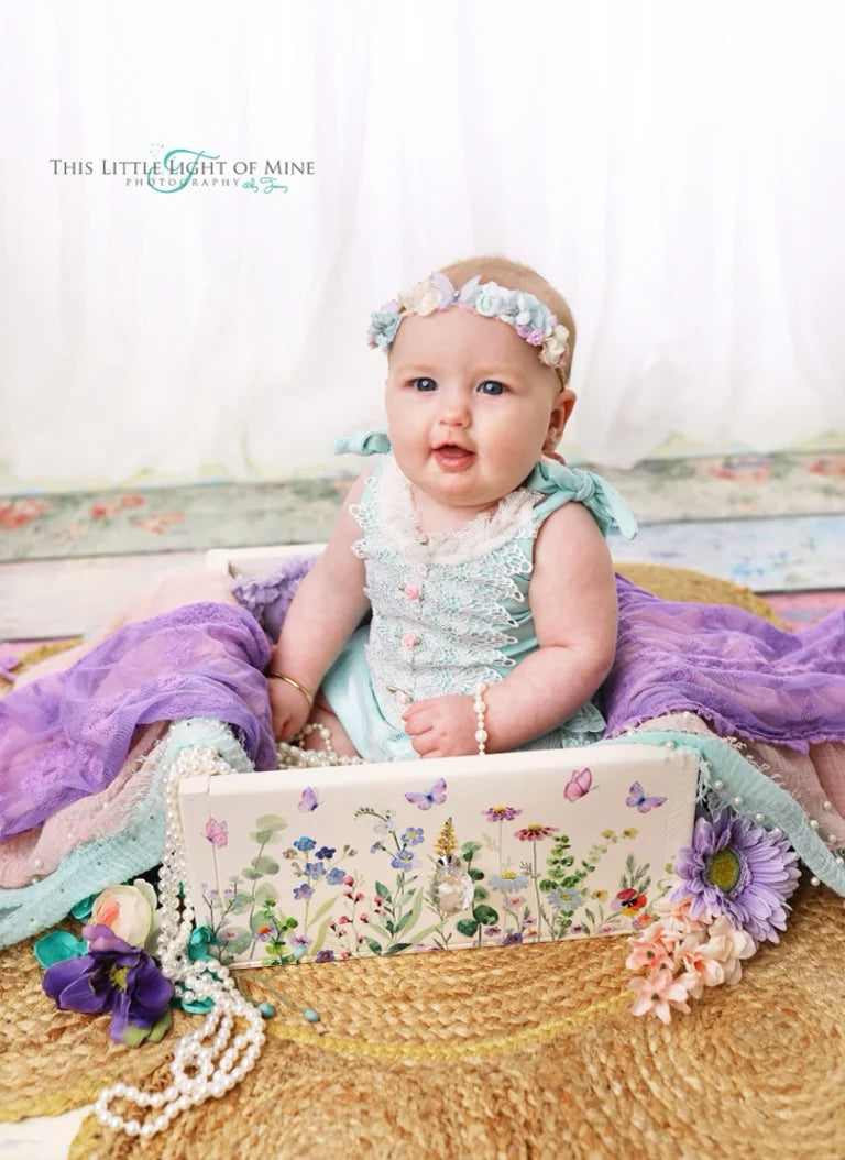 Reversible posing box