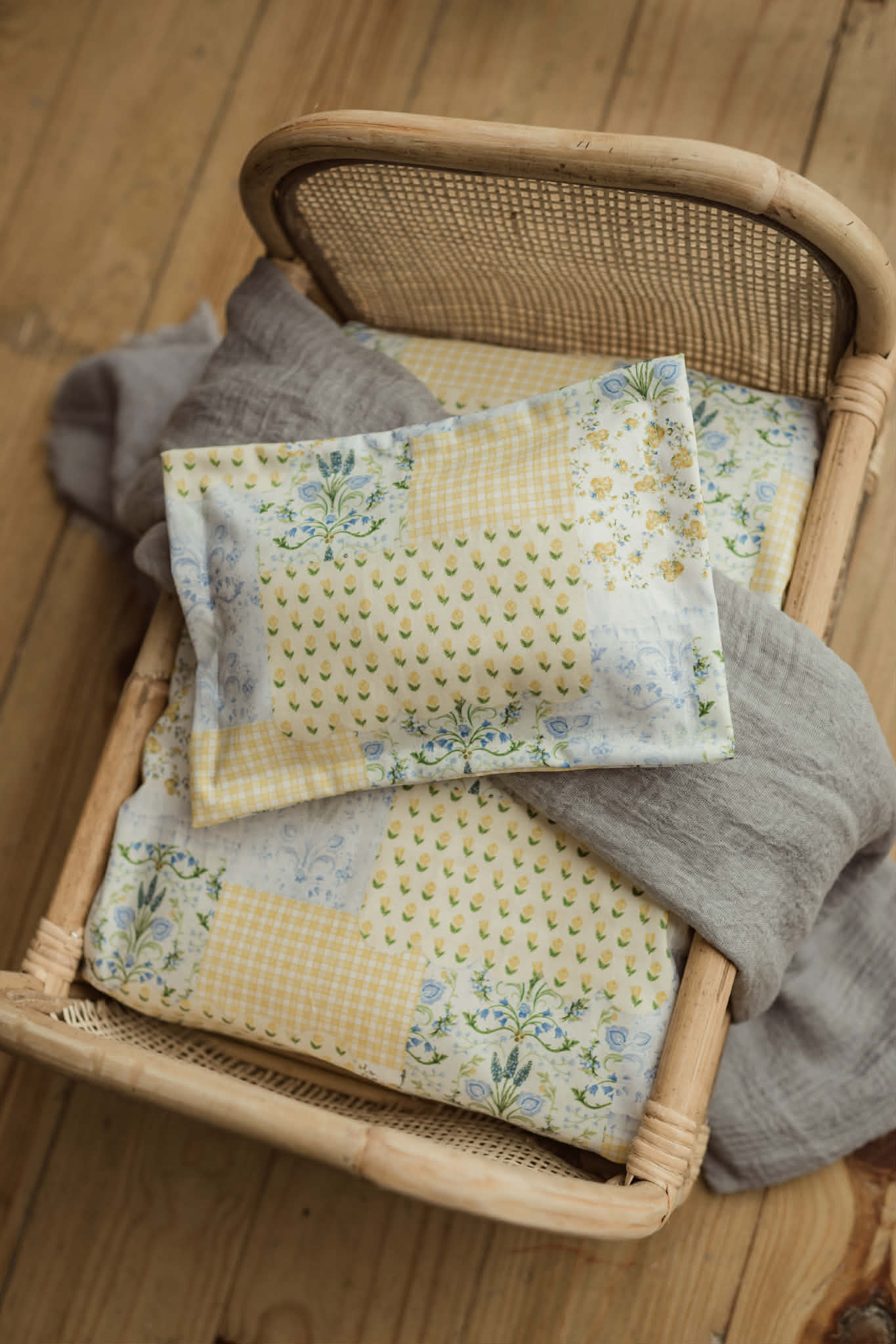 Granny Quilt, Newborn Sheet Set, Photo Prop, Vintage Shabby Chic