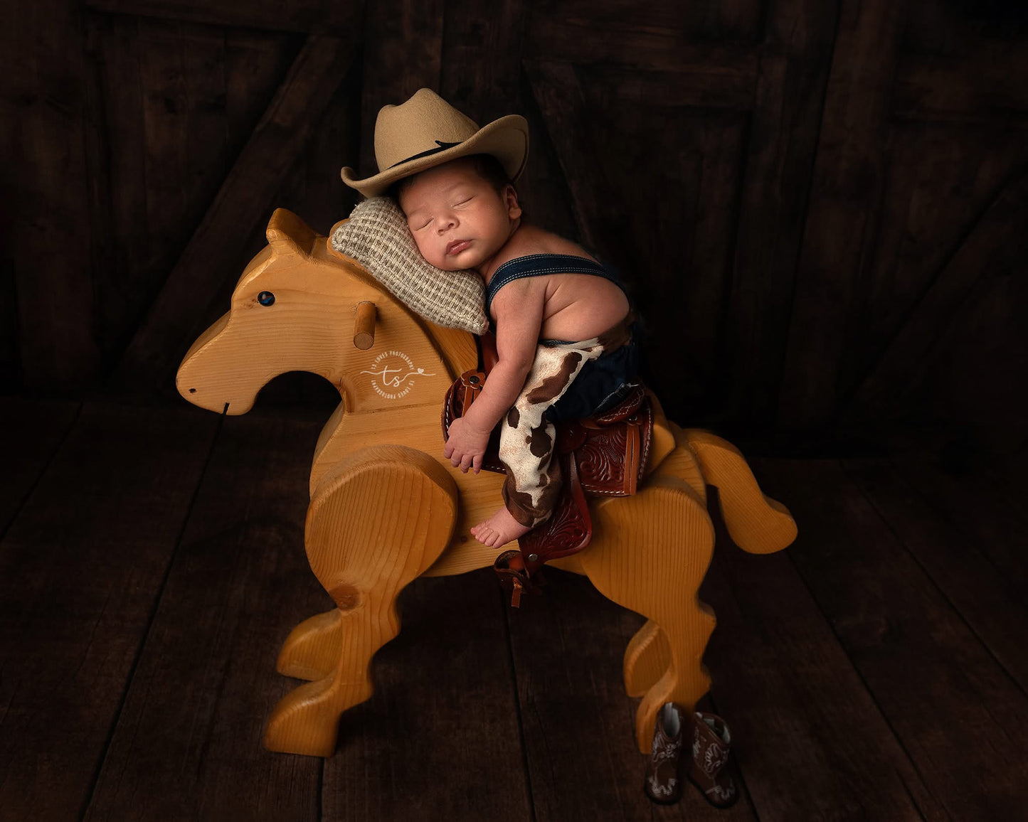 Saddles handmade, genuine, leather newborn size