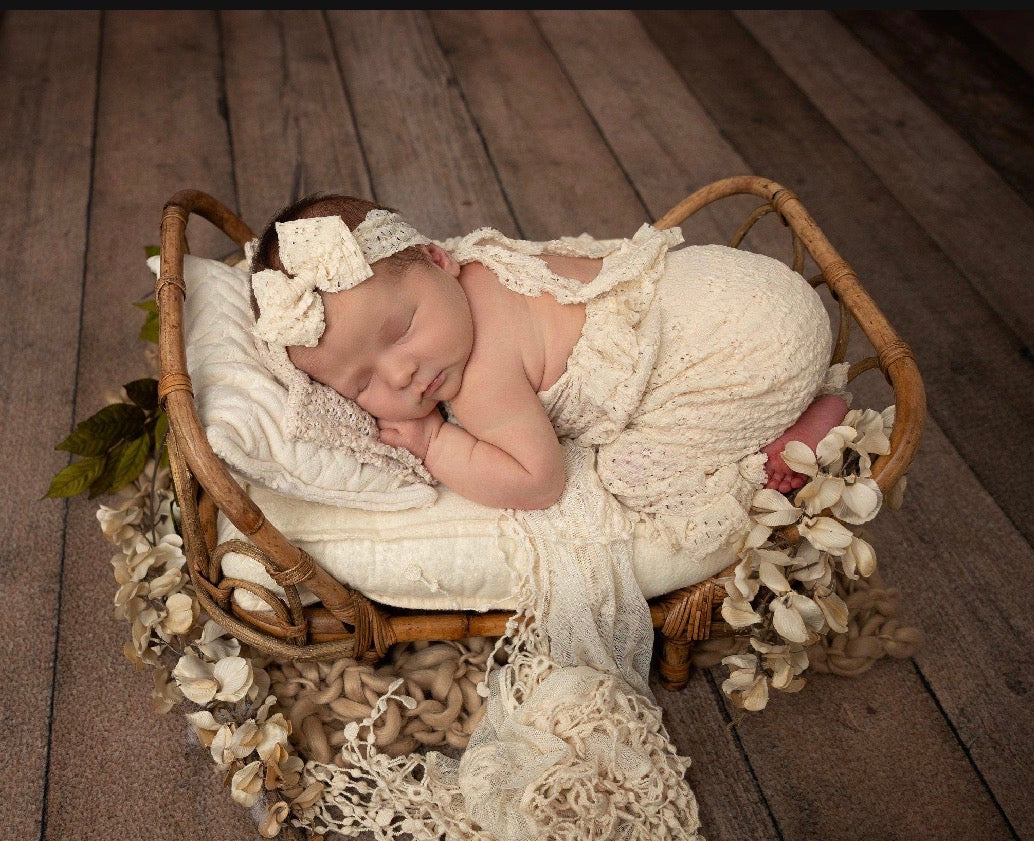 Newborn lace textured romper, daisy print